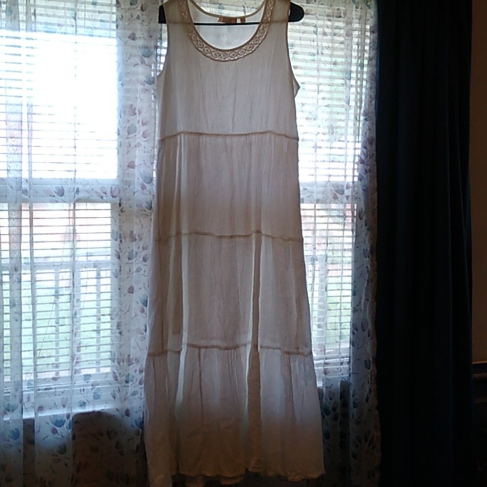 Choices White Pleated Sleeveless Maxi Dress L